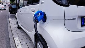Electric vehicle charging up